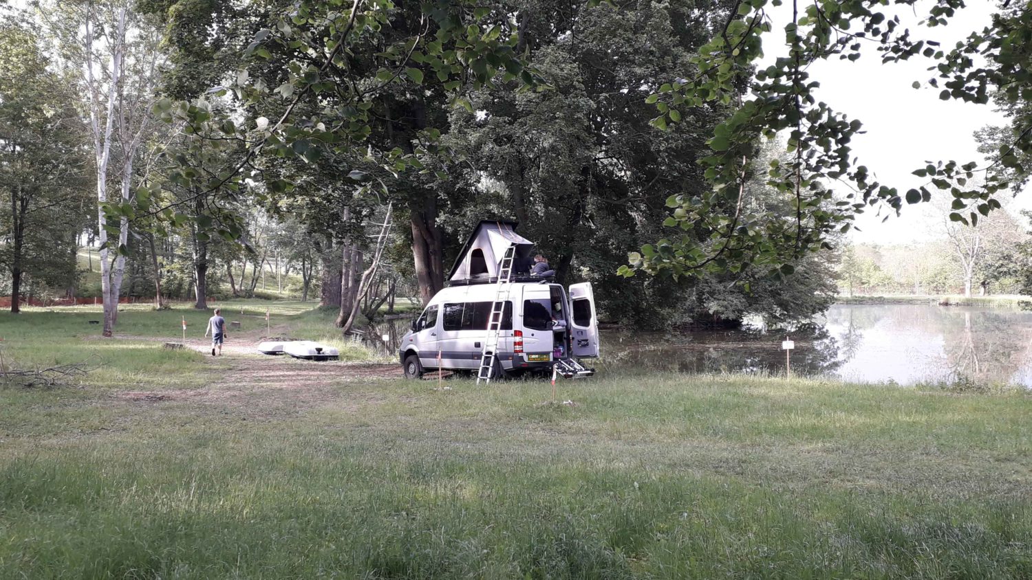 Camping mit viel Platz, direkt am See oder am Fuß der Burg – "Wie wild-Camp"