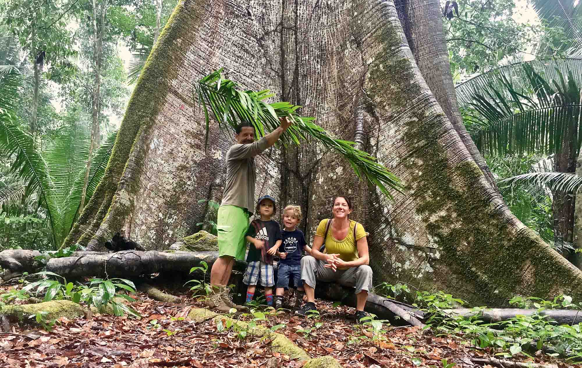 Scheinbar unendlich Leser unterwegs am Amazonas explorer Magazin