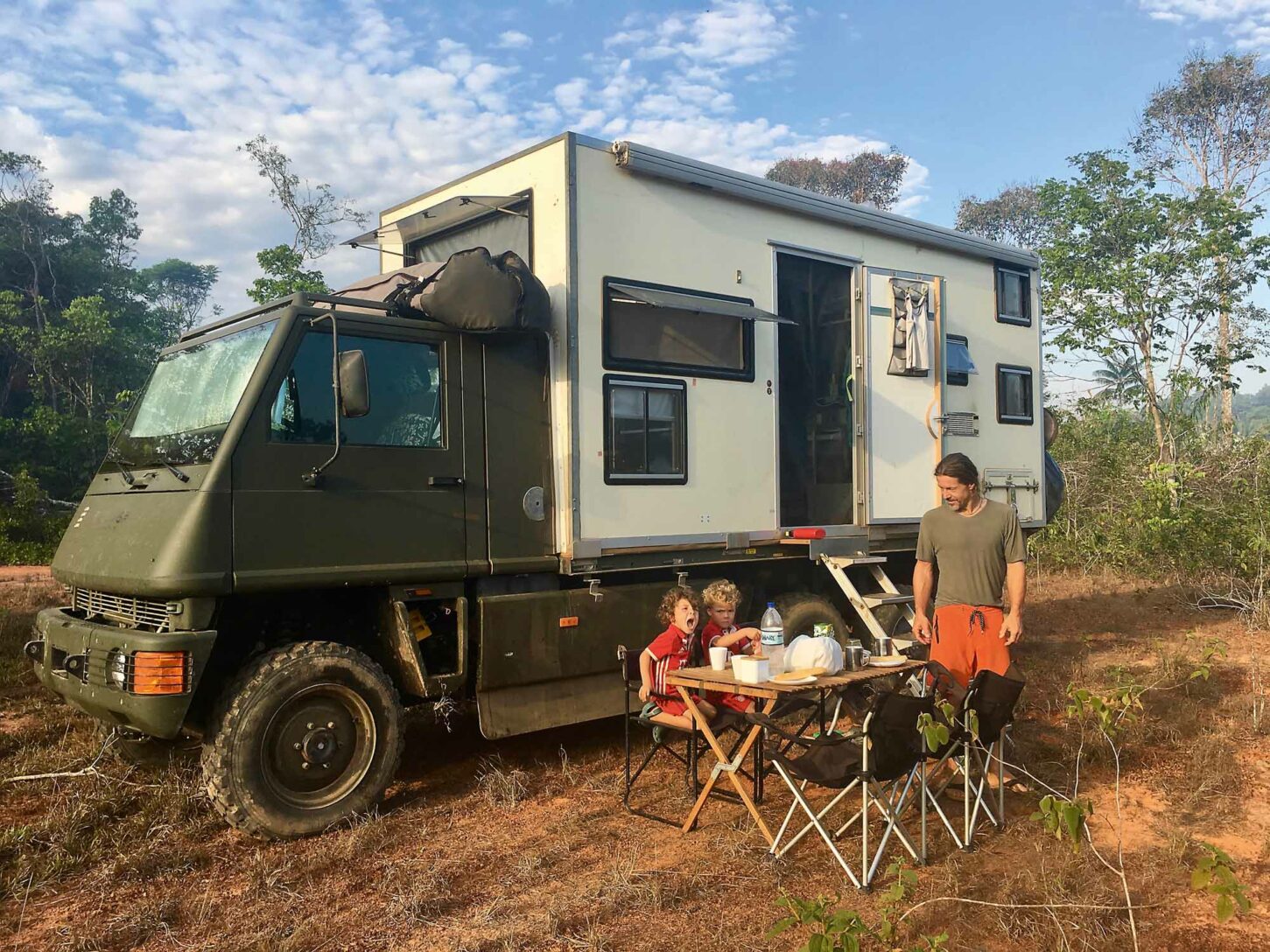 Scheinbar unendlich Leser unterwegs am Amazonas explorer Magazin