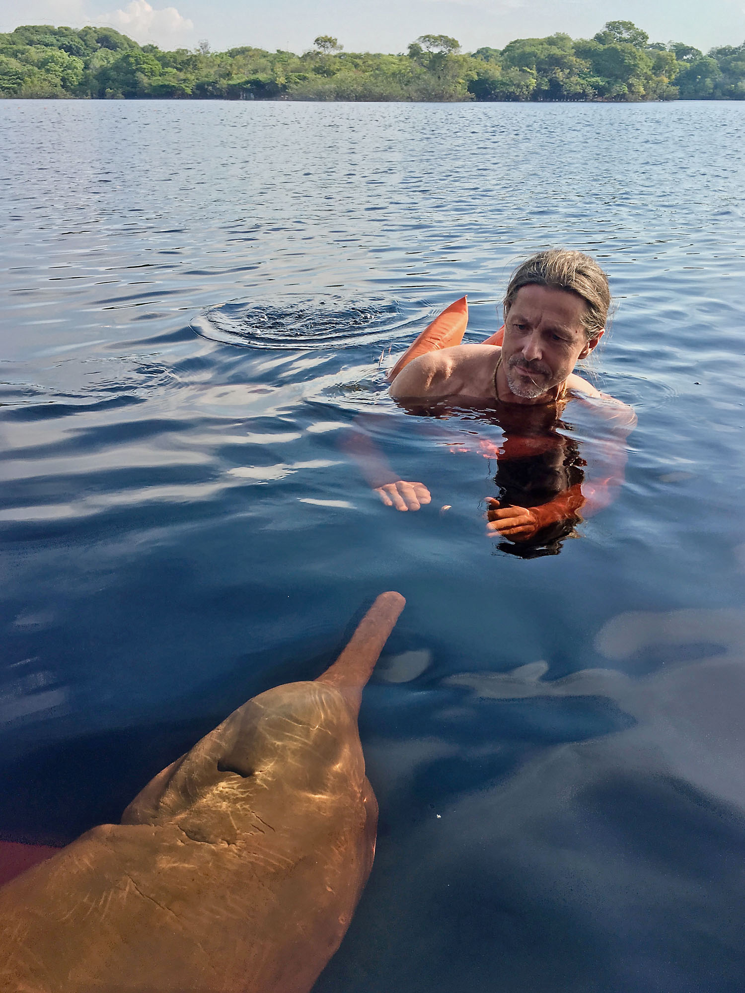 Scheinbar unendlich Leser unterwegs am Amazonas explorer Magazin