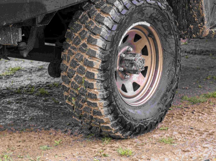 Große Leserumfrage: Welche Reifen haben sich auf Straße und im Gelände bewährt?